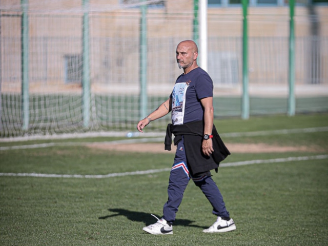 מאוכזב מהפער שגדל. מאמן טירה סירוטקין (נזיה סולטאן)